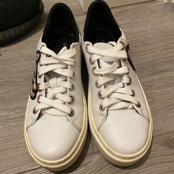 Beautiful sneakers - Picture 1 of 4